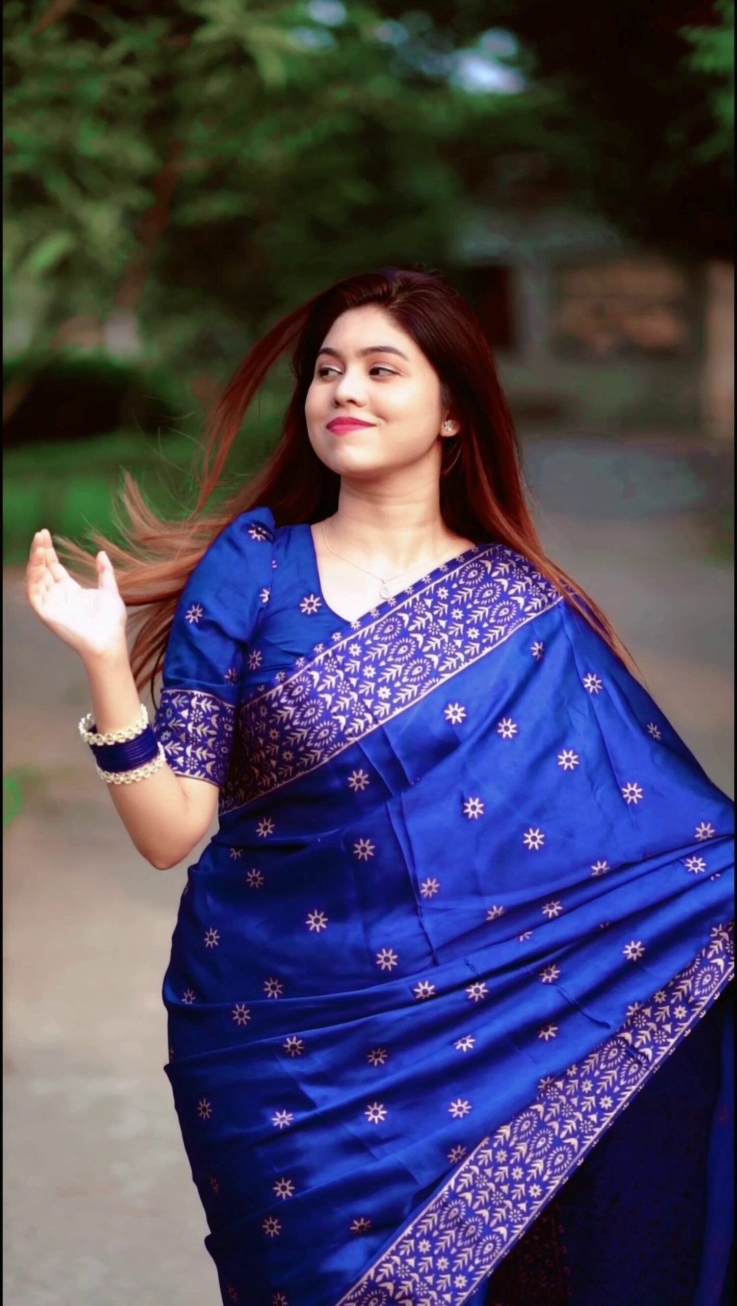 saree_pose_hd_2.jpg